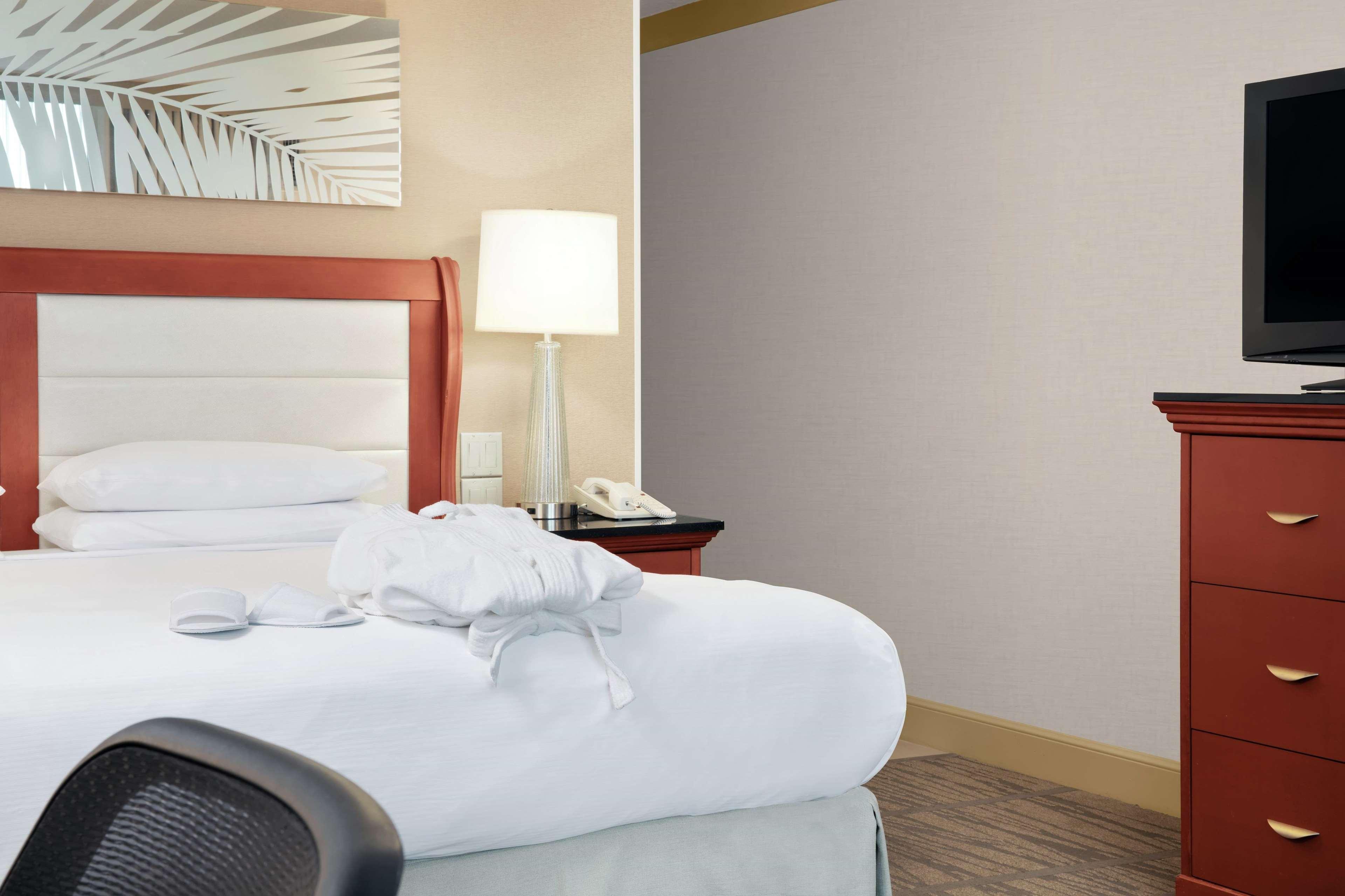 Doubletree By Hilton Hotel Miami Airport & Convention Center Miami Springs Exterior foto
